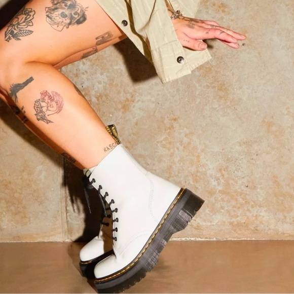 Dr. Martens 1460 Smooth Leather Lace up Boots Ladies Size 6 NWT NEW Combat Punk - Picture 1 of 16